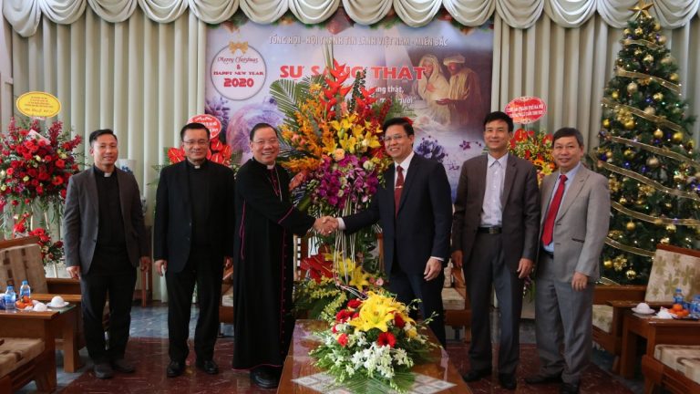 Chúc Mừng Giáng Sinh Giữa Tổng Hội Và Tòa Tổng Giám Mục Hà Nội