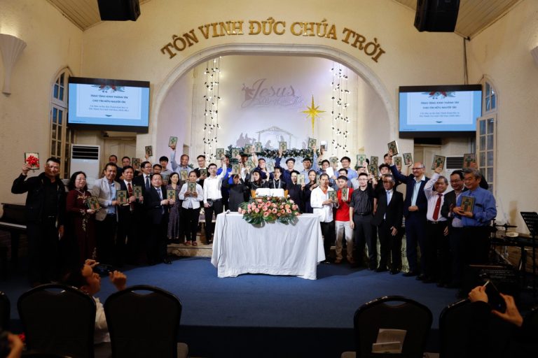 Lễ Cung Hiến Kinh Thánh Trọn Bộ Tiếng Tày