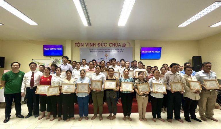 Lễ Bế Giảng Lớp Học Cuộc Đời Chúa Cứu Thế