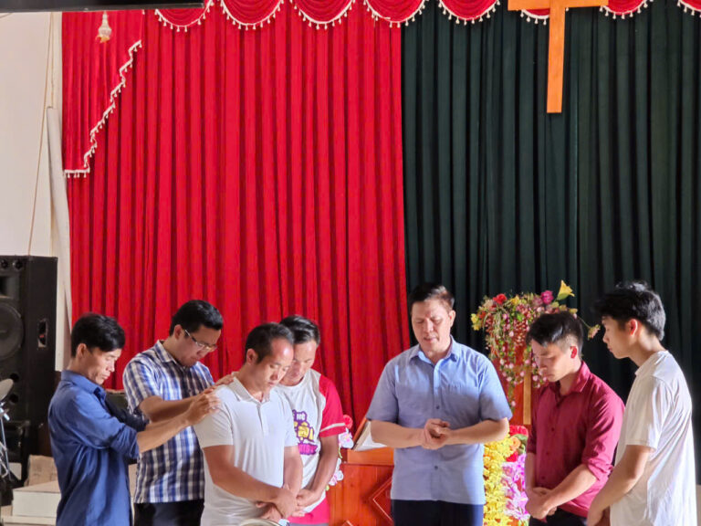 Đoàn Cứu Trợ tới thăm Hội Thánh Tin Lành Nậm Thố – Lào Cai