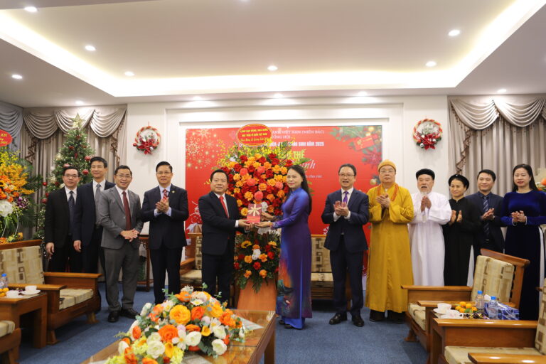 TỔNG HỘI – HỘI THÁNH TIN LÀNH VIỆT NAM (MIỀN BẮC) ĐÓN TIẾP ĐOÀN MTTQ VN VÀ TÒA TỔNG GIÁM MỤC CHÚC MỪNG GIÁNG SINH